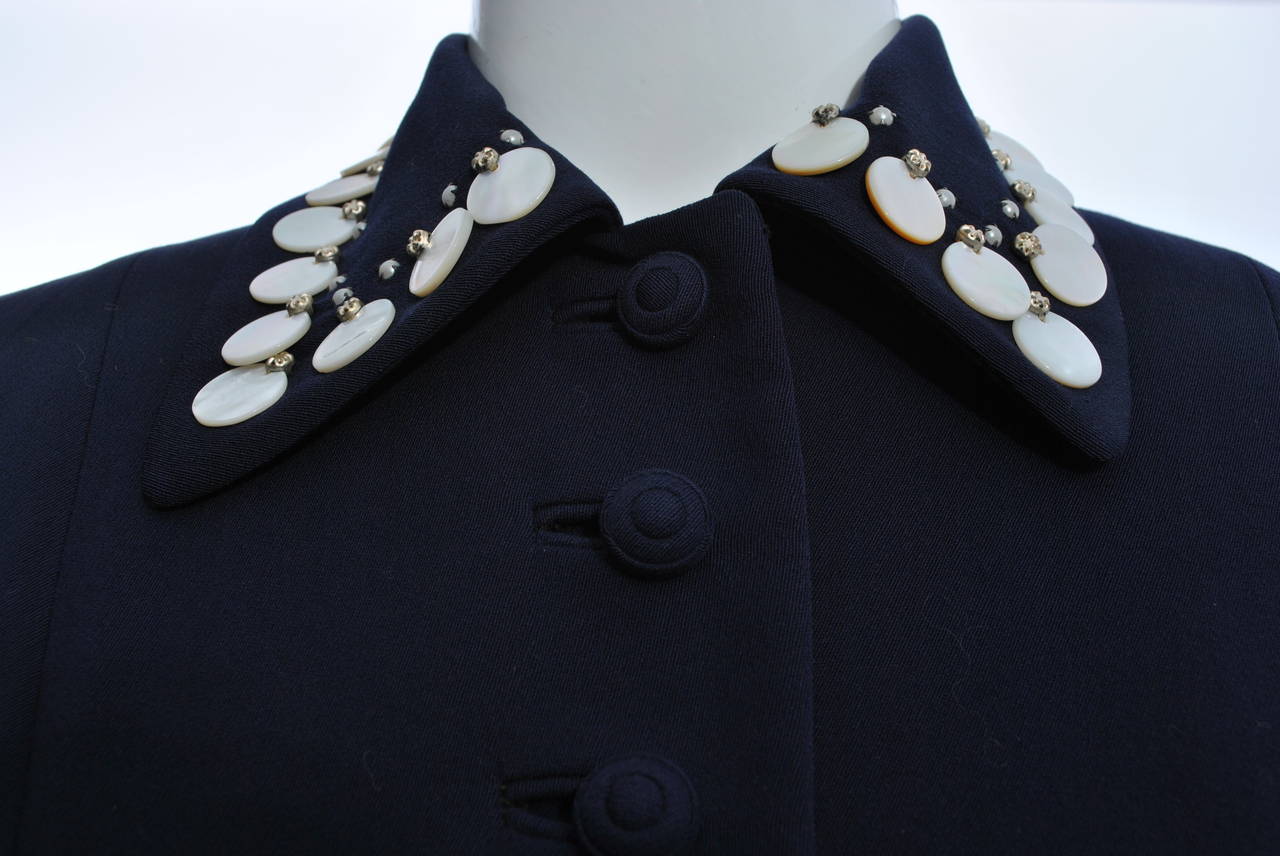 1950er Marineblaue Jacke aus den 1950er Jahren mit MOP-Besatz (Schwarz) im Angebot