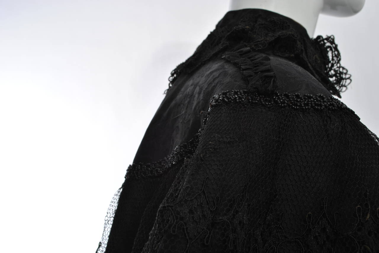 Edwardian Black Lace Capelet In Good Condition In Alford, MA