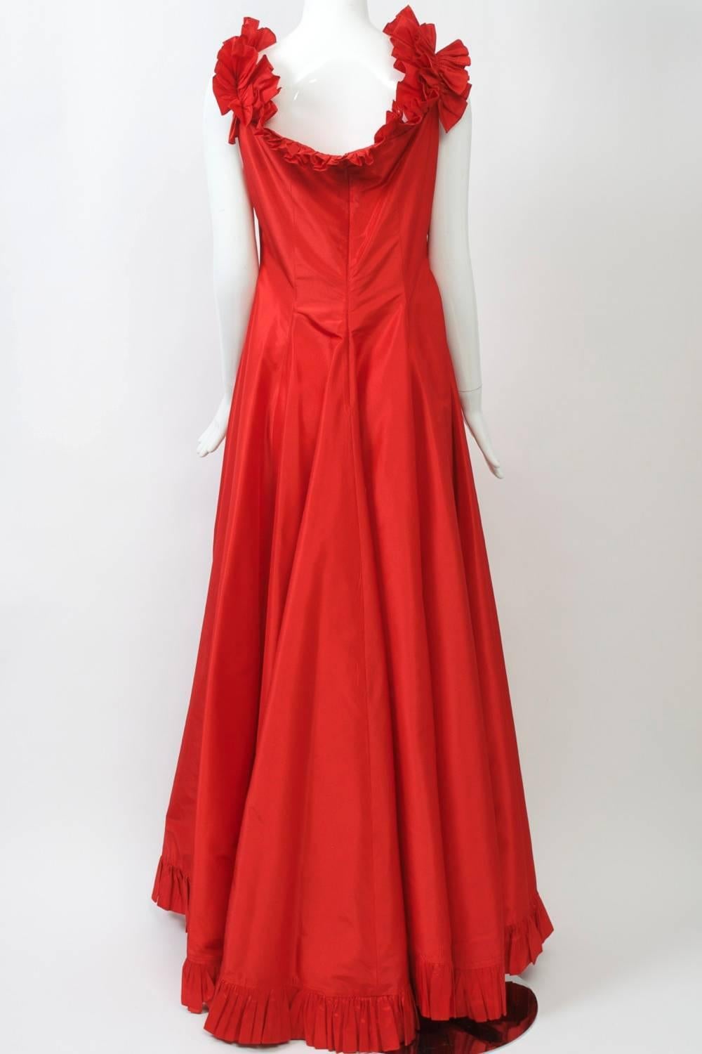 Oscar de la Renta Red Taffeta Ruffle Gown In Excellent Condition In Alford, MA