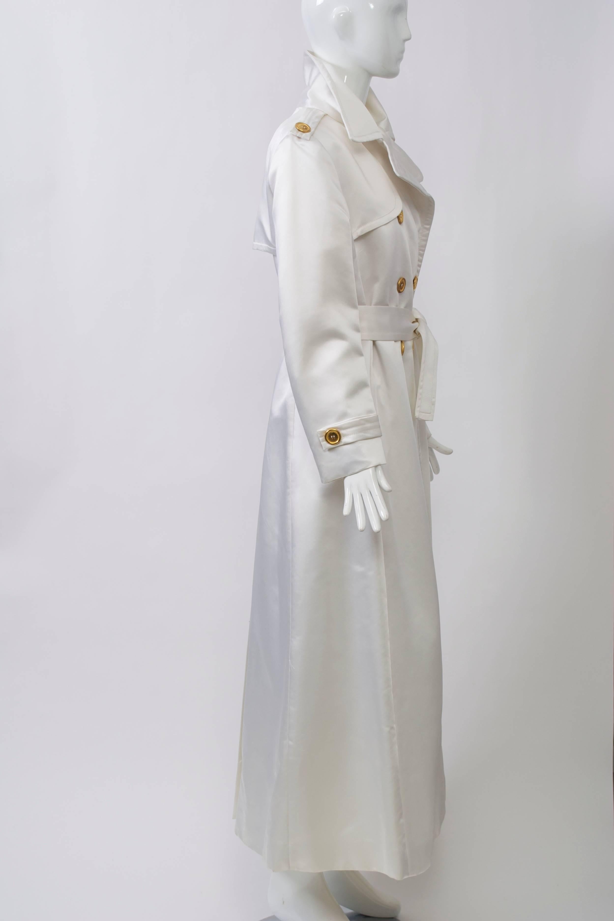 1970s White Satin Evening Coat In Excellent Condition In Alford, MA