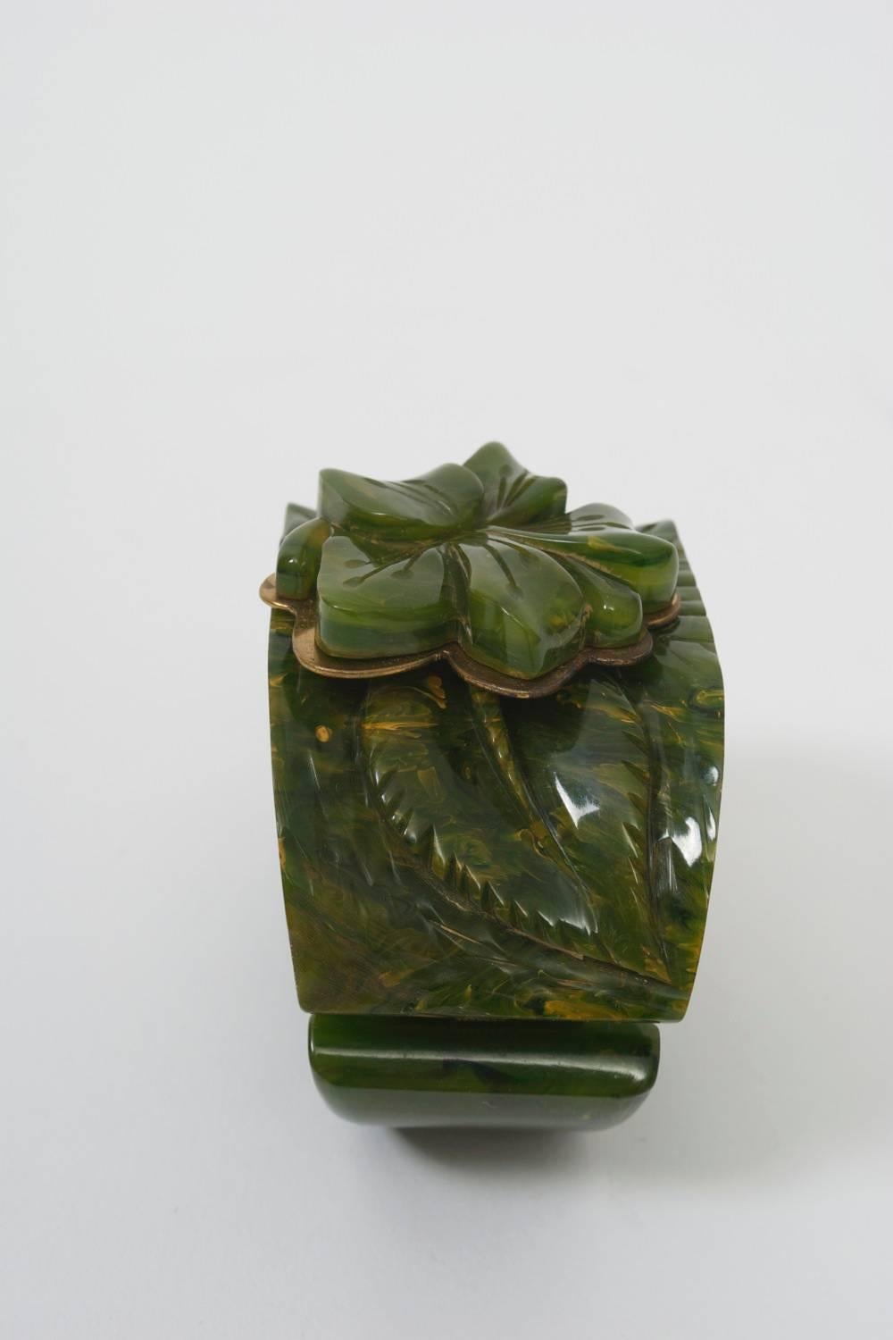 Bakelite Green Hinged Bangle In Excellent Condition In Alford, MA