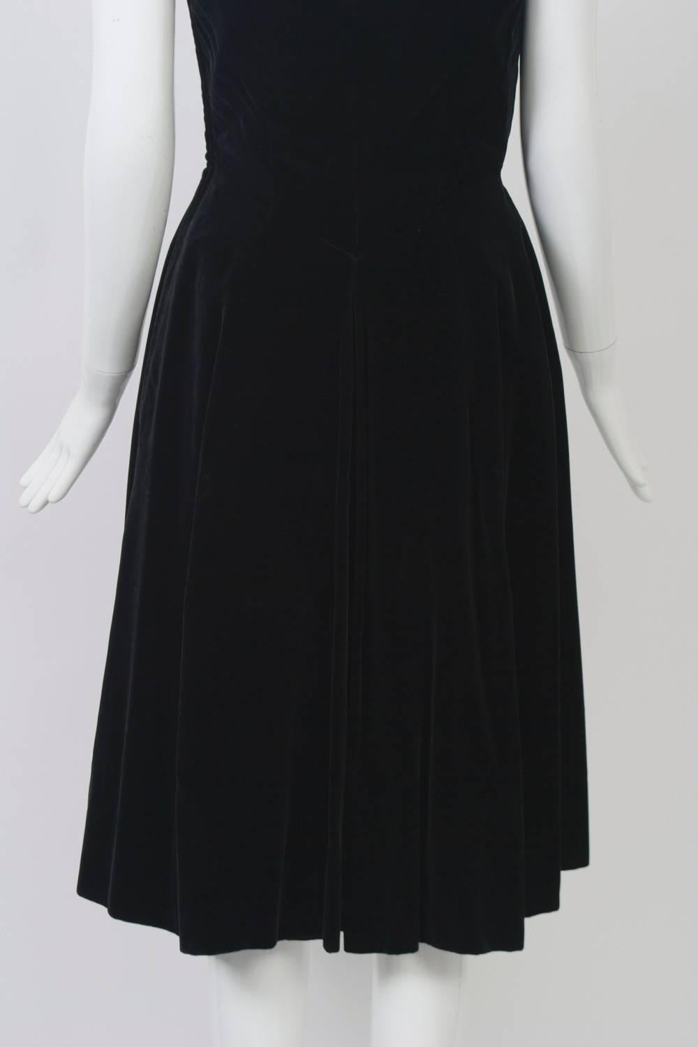 Vestido Halter de Terciopelo Suzanne Talbot en venta 1