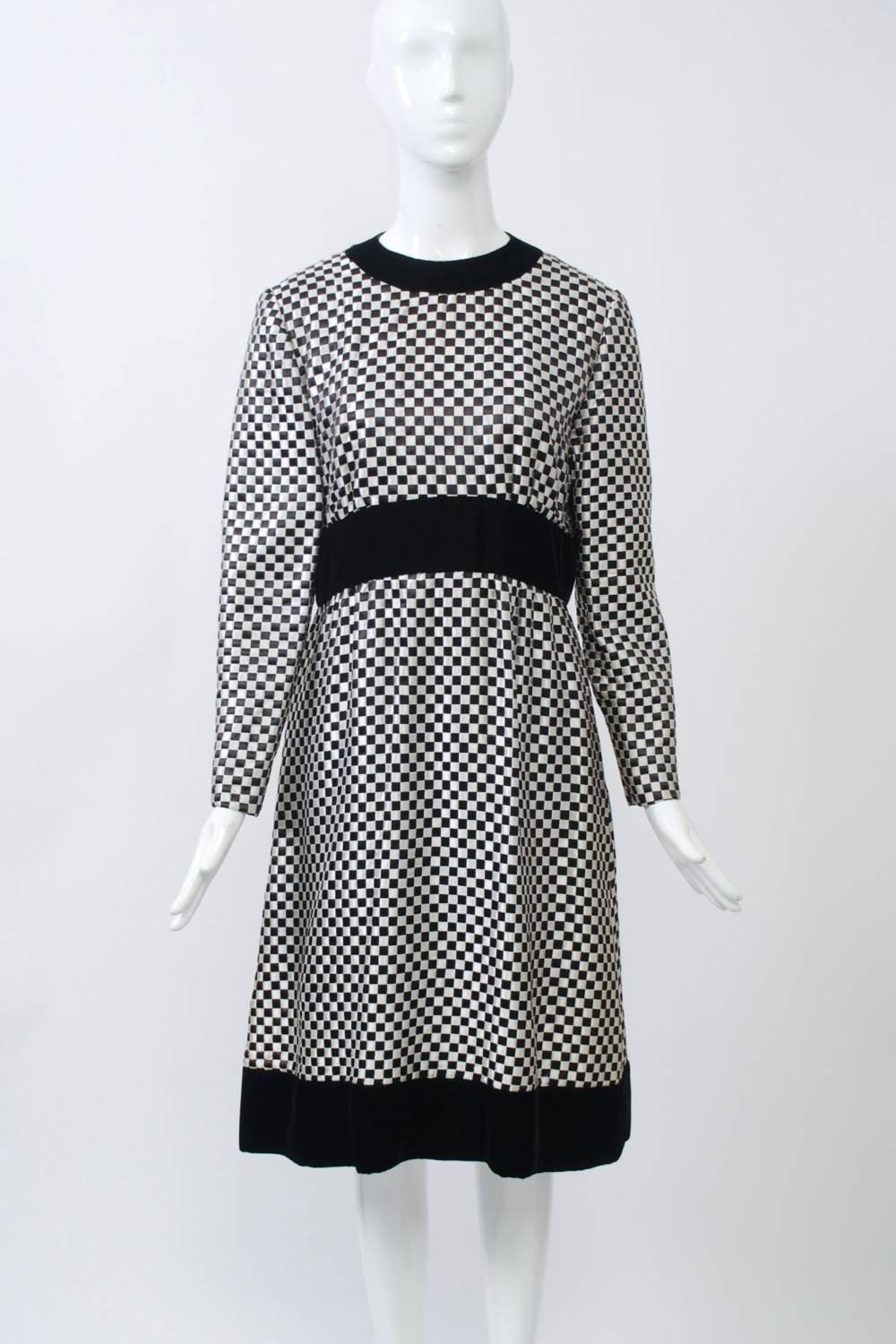 Vestido con lazo blanco y negro en Excelente estado para la venta en Alford, MA