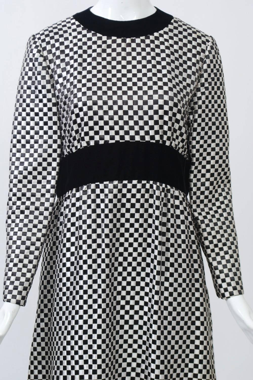 Black and White Ribbon Dress In Excellent Condition For Sale In Alford, MA