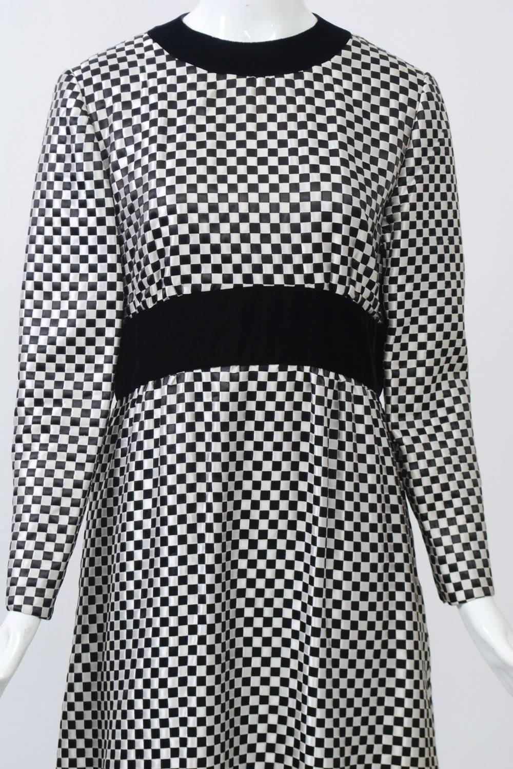 Vestido con lazo blanco y negro en venta 1