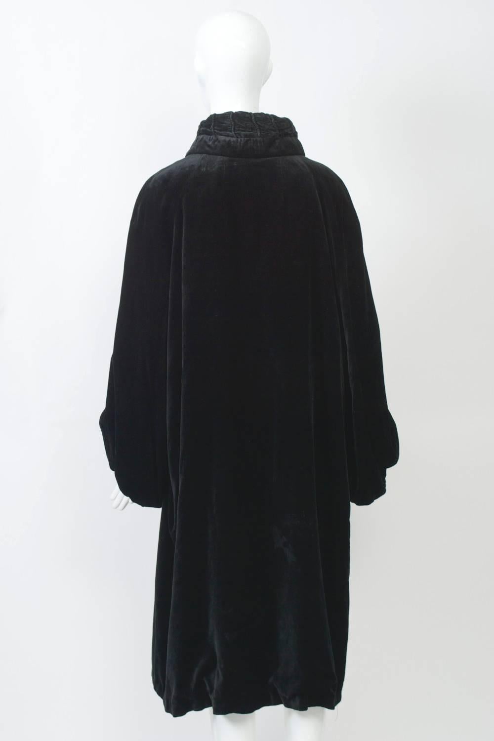 Women's 1930s Black Velvet Coat For Sale