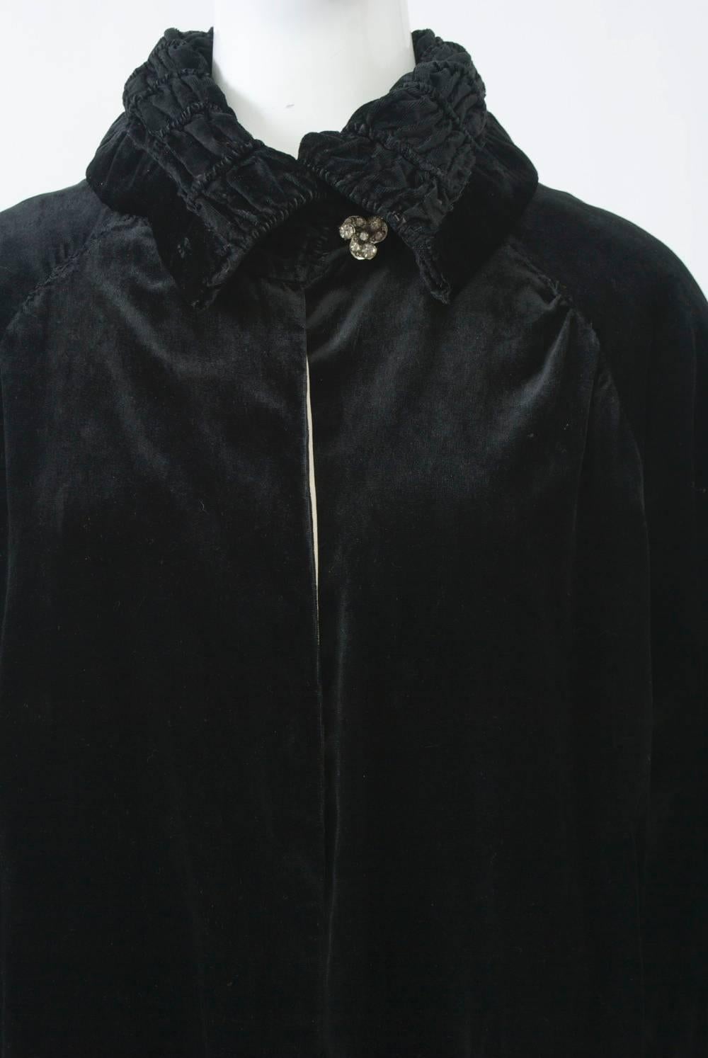1930s Black Velvet Coat For Sale 2