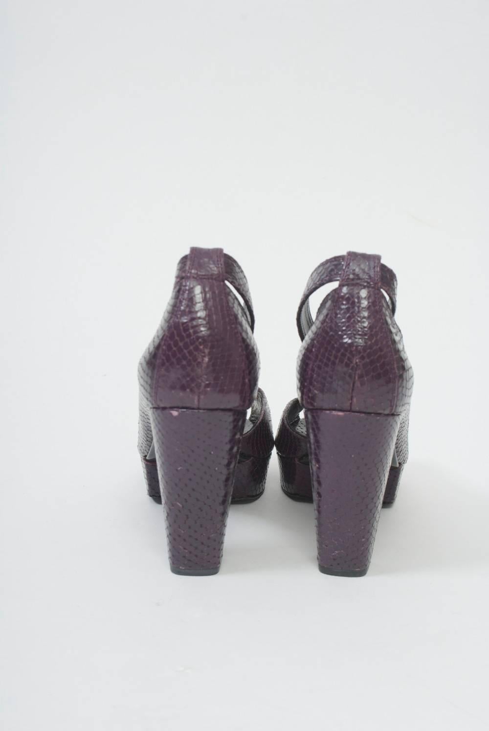 Clergerie Pflaume Schlangen Plateau Schuhe im Zustand „Hervorragend“ im Angebot in Alford, MA