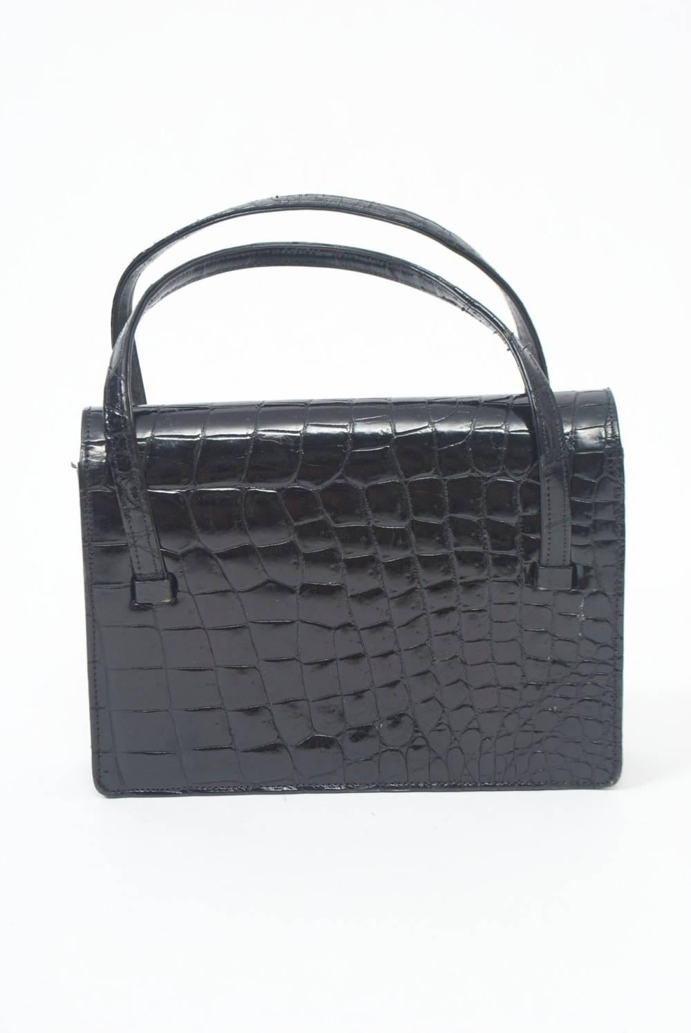 1960s Black Alligator Handbag In Excellent Condition For Sale In Alford, MA