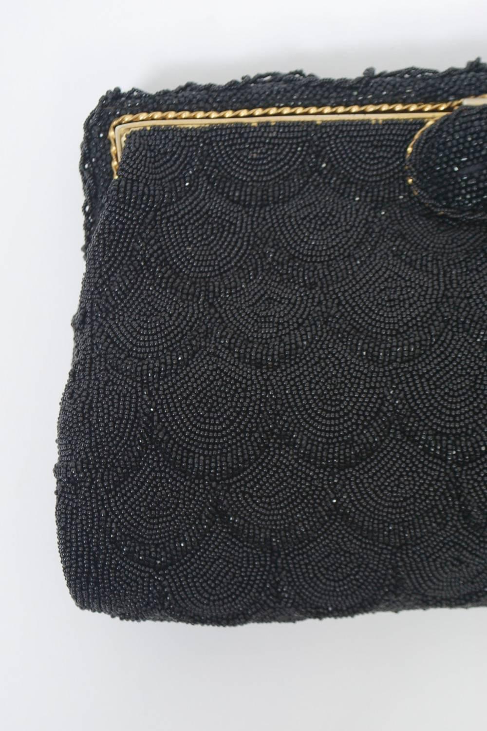 Pochette vintage noire perlée en vente 2