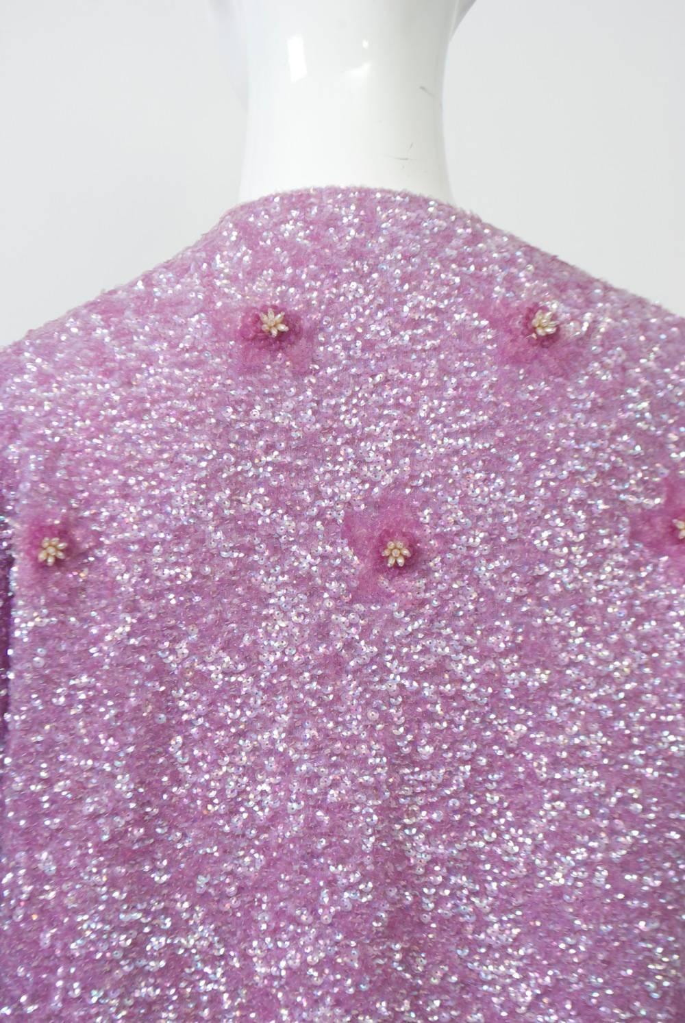 Cardigan à paillettes lavande, grande taille en vente 2