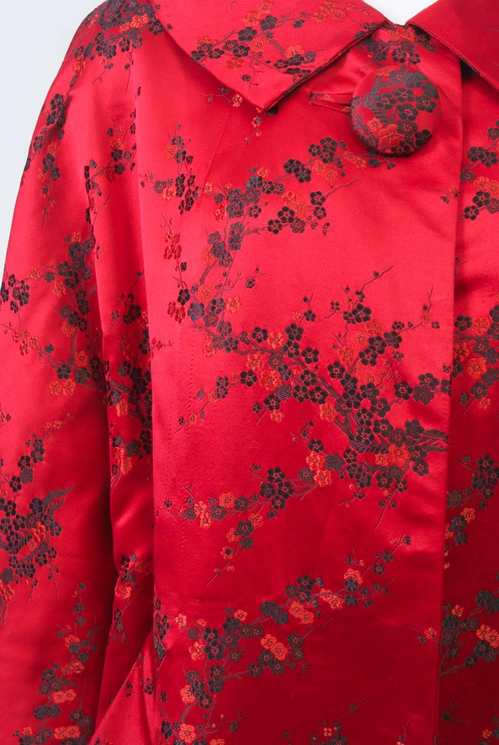 Manteau Hong Kong en brocart rouge Pour femmes en vente
