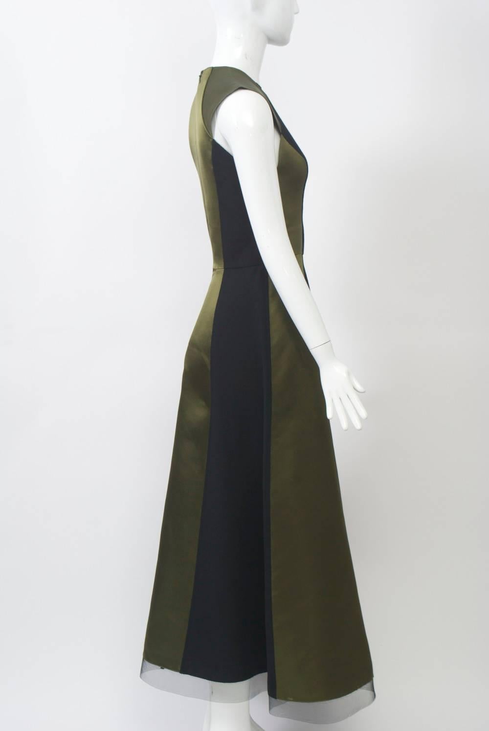 Geoffrey Beene Olive/Black Gown with Stole In Good Condition For Sale In Alford, MA