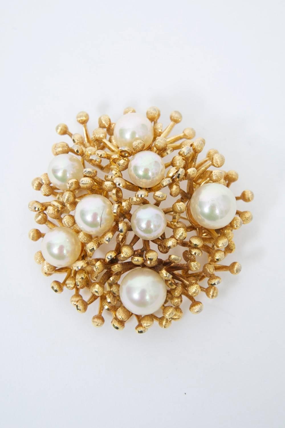 Grosse 1960s Brooch with Pearls In Excellent Condition For Sale In Alford, MA