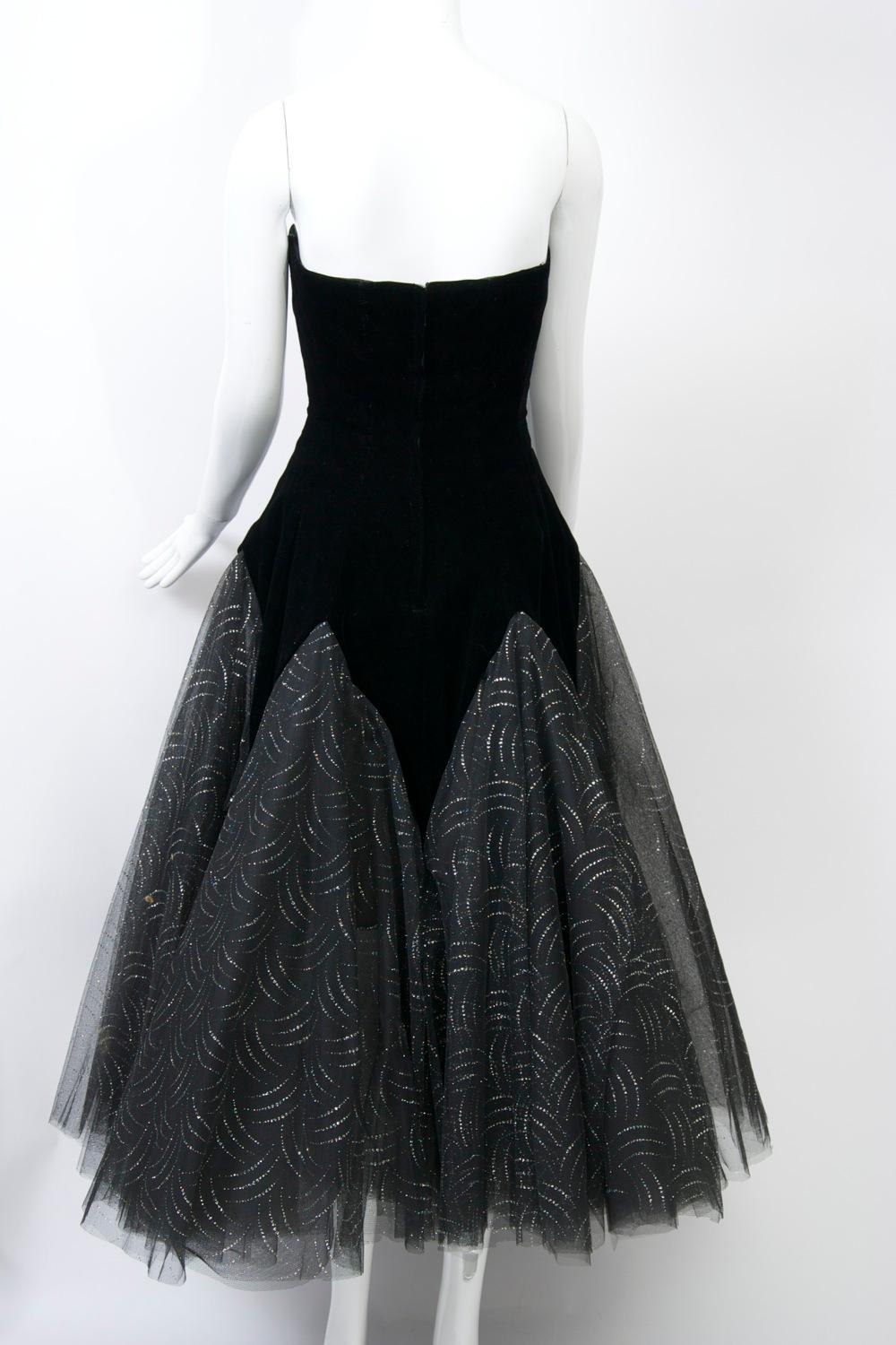 Victor Costa Vestido sin tirantes de terciopelo y tul en Excelente estado para la venta en Alford, MA
