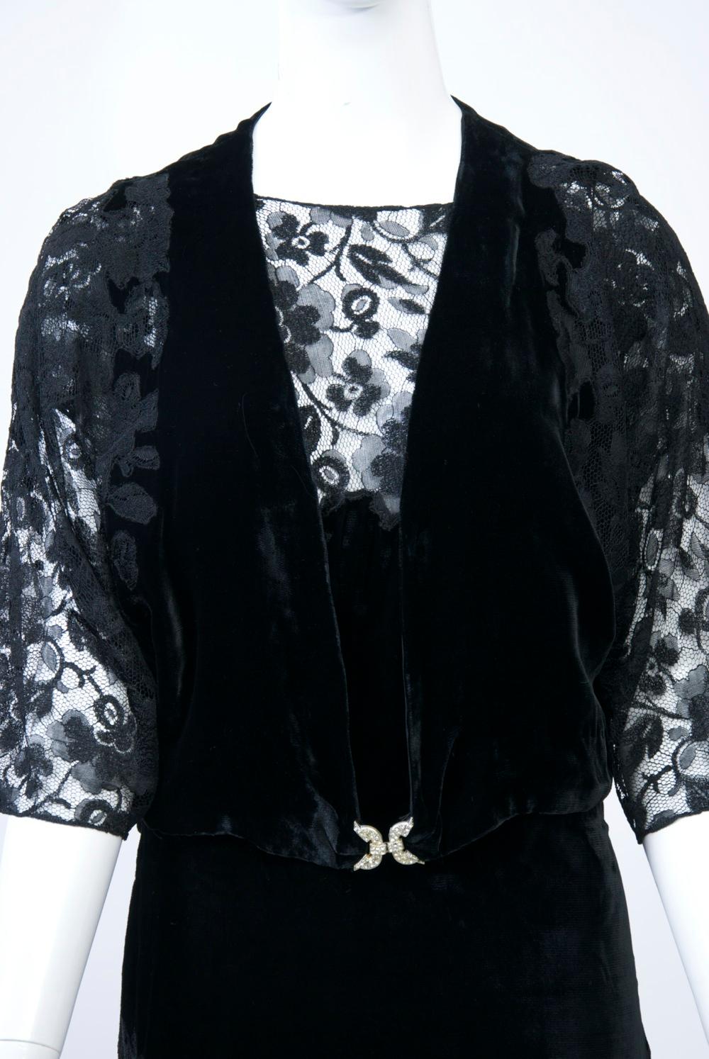 Art Deco Lace and Velvet Gown and Jacket For Sale 1