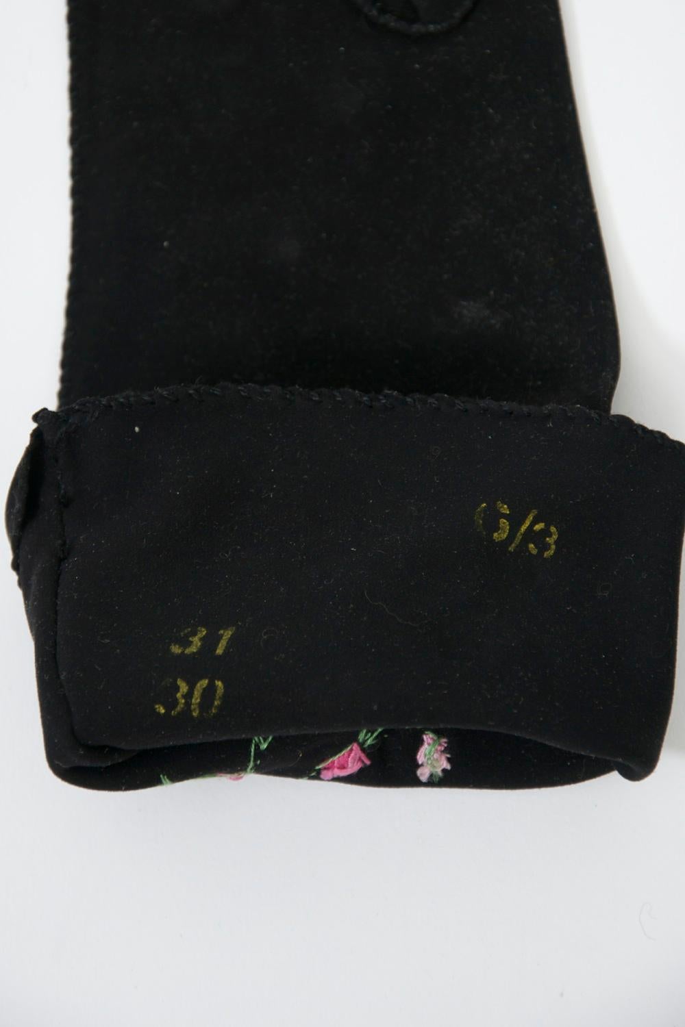 Women's Floral Embroidered Gloves
