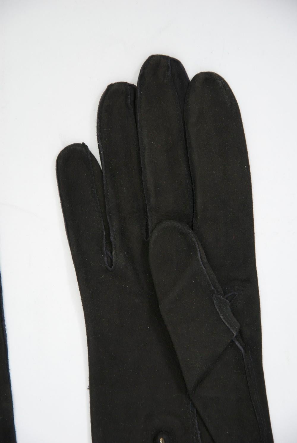 Black Suede Opera Gloves In Good Condition For Sale In Alford, MA