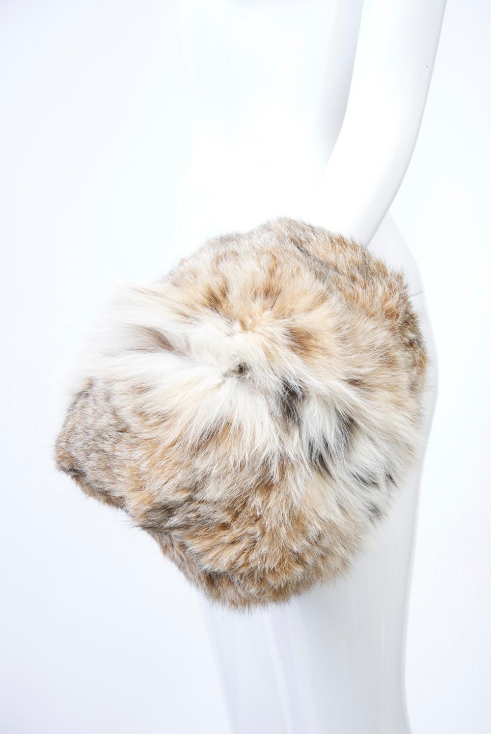 Vintage muff in fluffy lynx with interior zipper compartment and loop. Nicely worked skins. Toasty warm.