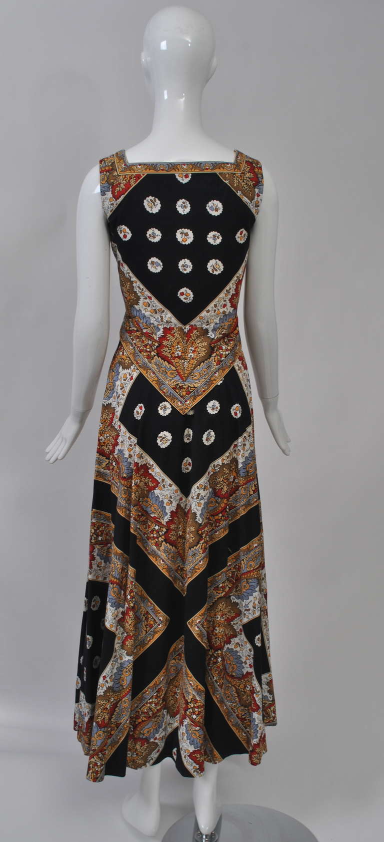 1970s Eleanor Brenner scarf print two-piece ensemble with shawl 2