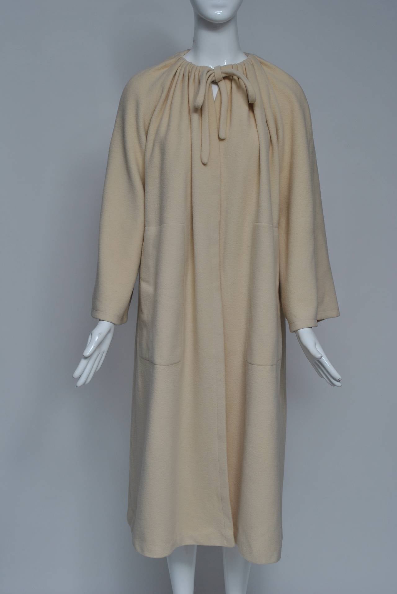 Bill Haire 1970s Beige Cashmere Smock Coat In Excellent Condition In Alford, MA