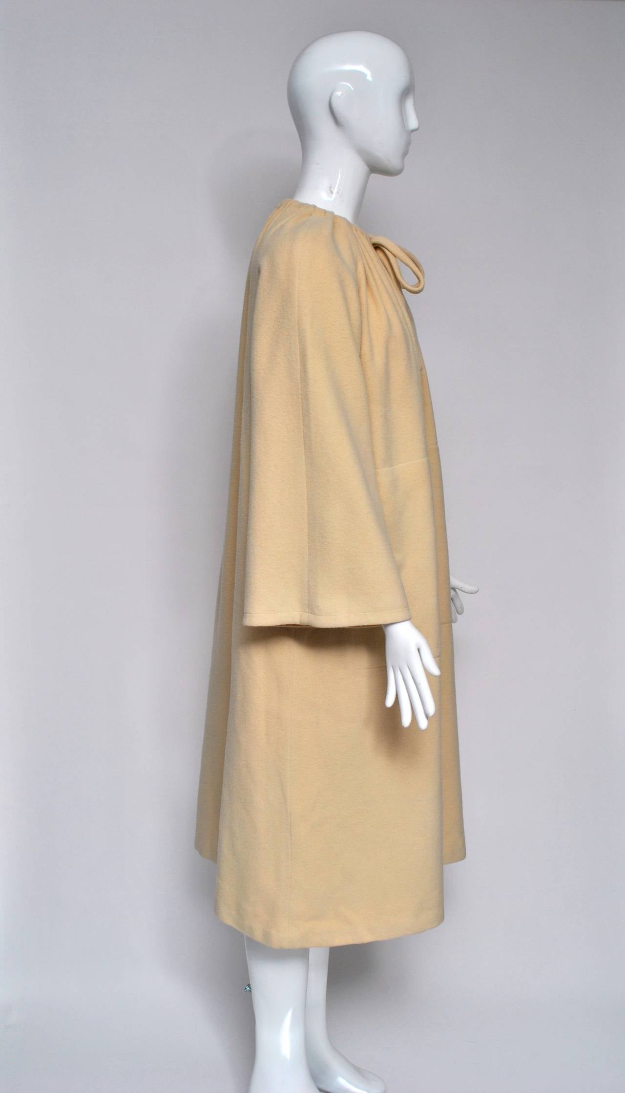 Women's Bill Haire 1970s Beige Cashmere Smock Coat