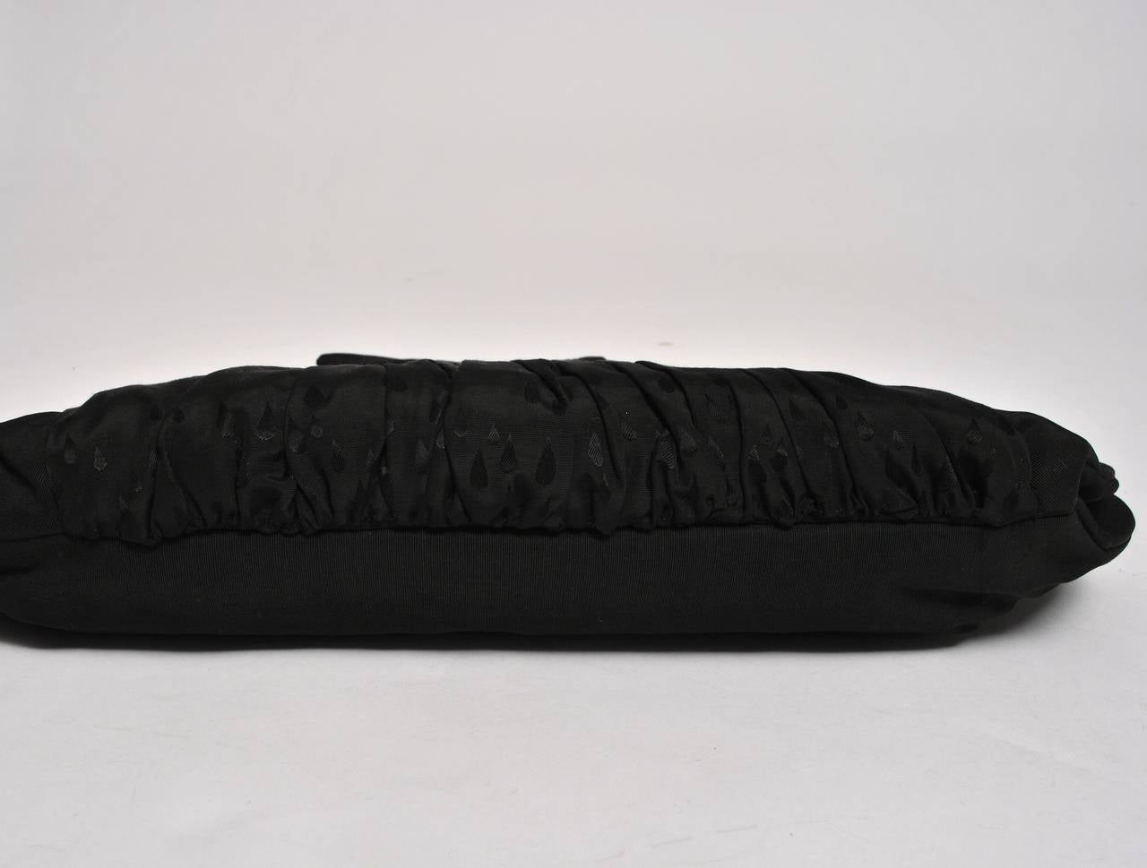1940er Jahre Große Faille Clutch mit Handschuhen (Schwarz) im Angebot