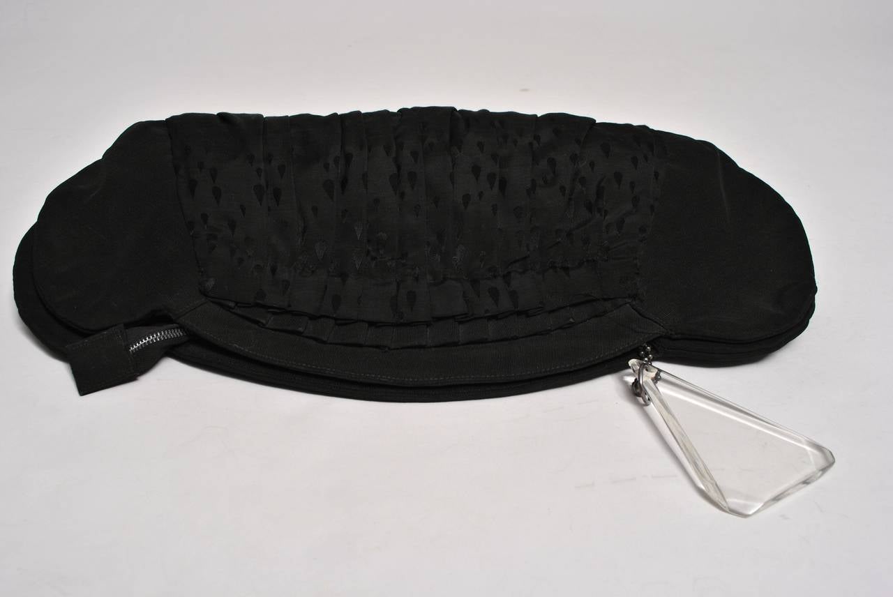 1940er Jahre Große Faille Clutch mit Handschuhen Damen im Angebot