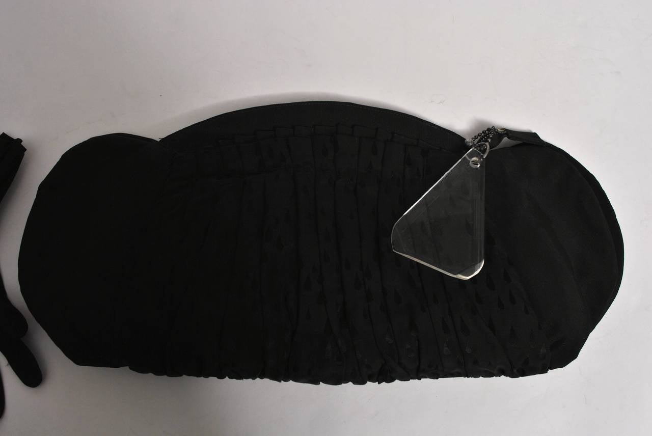 1940s Large Faille Clutch with Gloves In Excellent Condition For Sale In Alford, MA