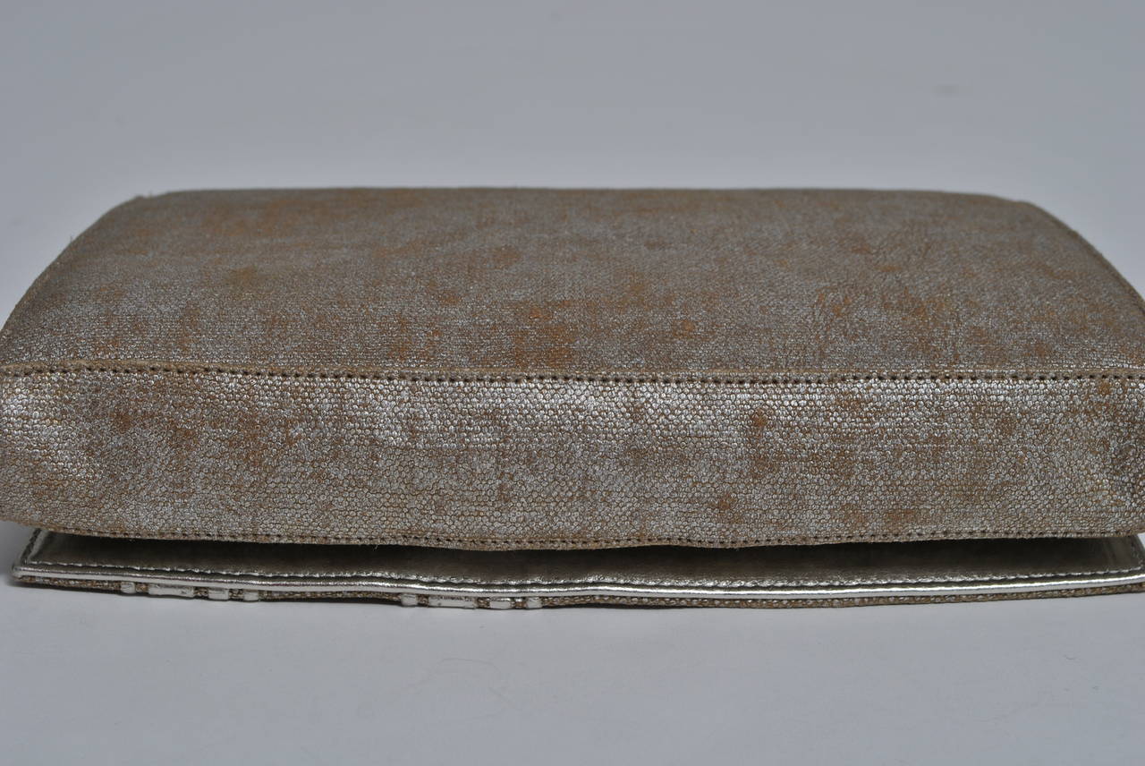 Carlos Falchi Beige Clutch aus Leinen und Silber (Grau) im Angebot