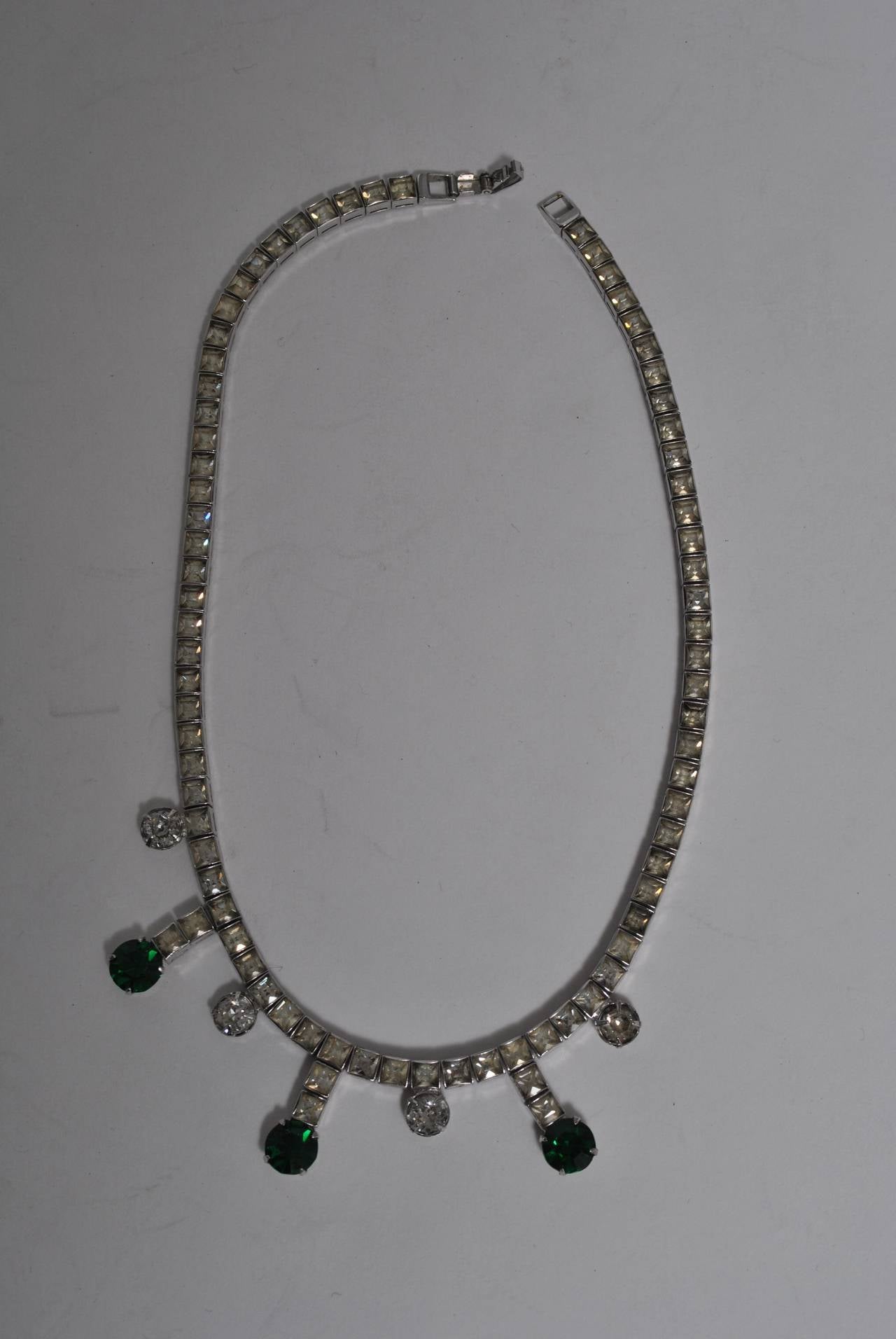 Vintage Strass und Smaragd Halskette im Angebot 1