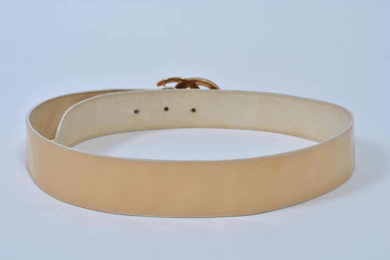 Gucci beige patent leather contour belt with 