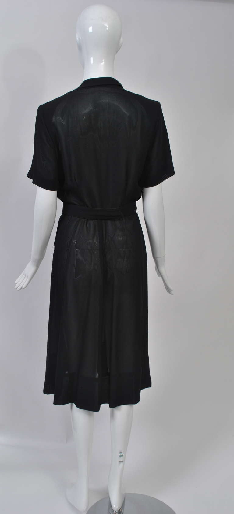 Robe noire avec ceinture cloutée des années 1940 en vente 1