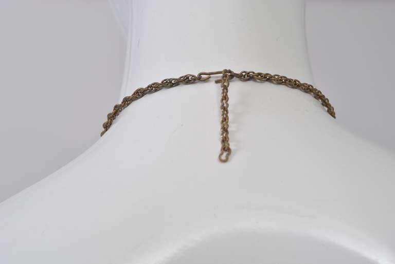 Collier vintage avec médaillon perlé et perles Pour femmes en vente