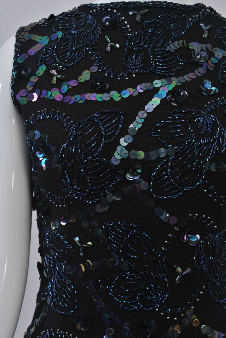 Noir Fourreau en tricot perlé, années 1960 en vente