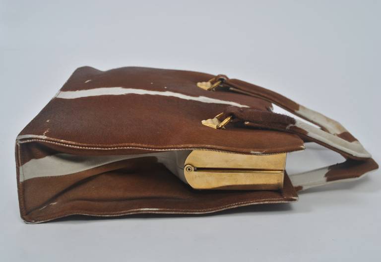 Cowhide Handbag with Bakelite Clasp In Good Condition For Sale In Alford, MA