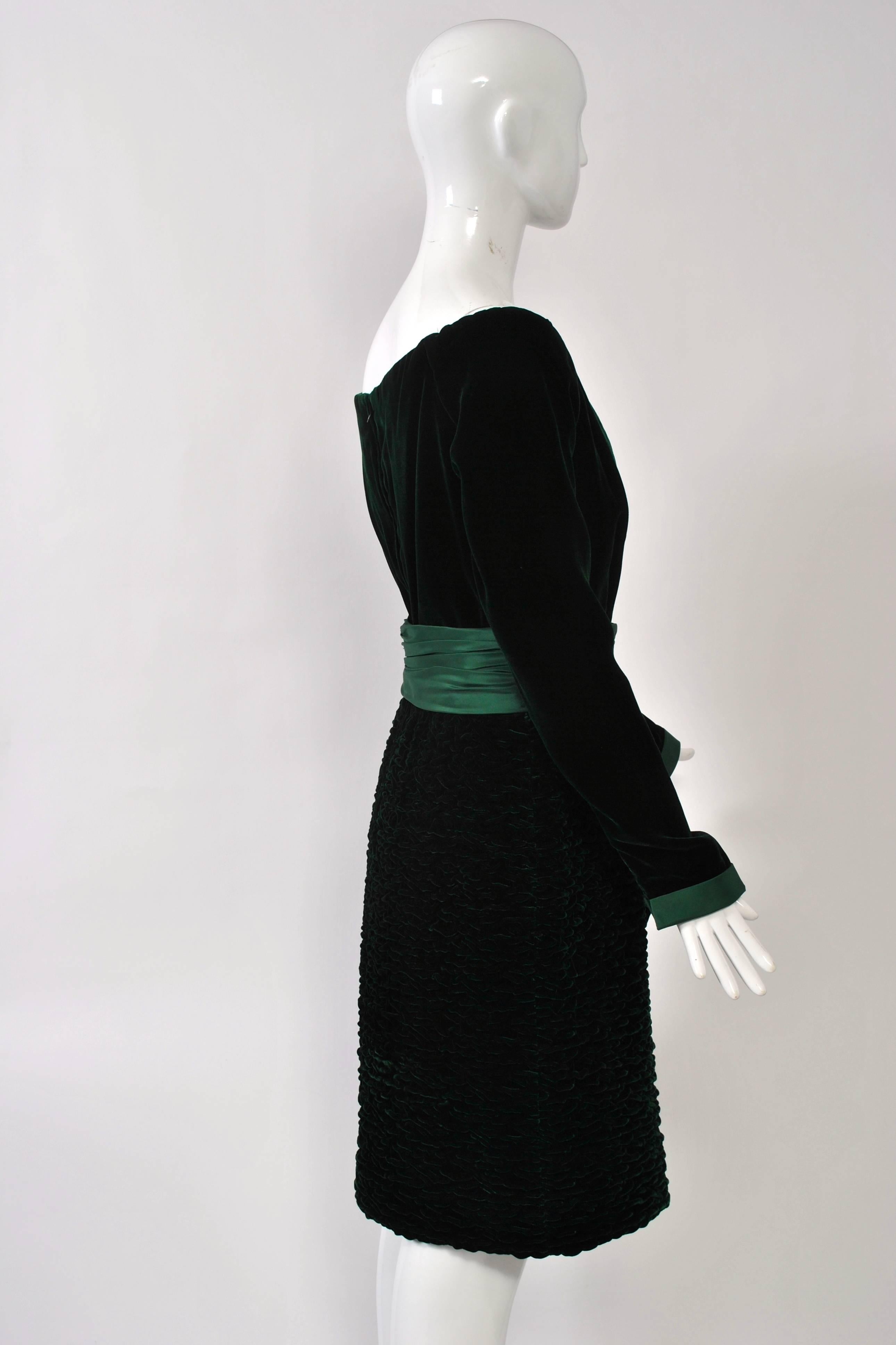 Oscar de la Renta Green Velvet Dress In Excellent Condition In Alford, MA