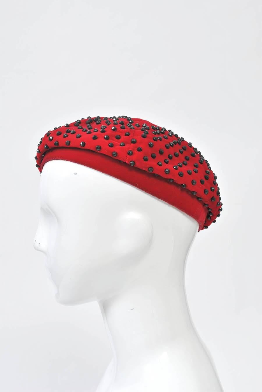 Red Beret with Black Jet Studs In Excellent Condition In Alford, MA