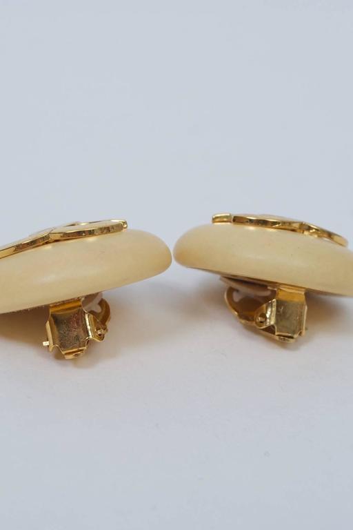 Chanel 1980s Beige Button Earrings For Sale at 1stDibs