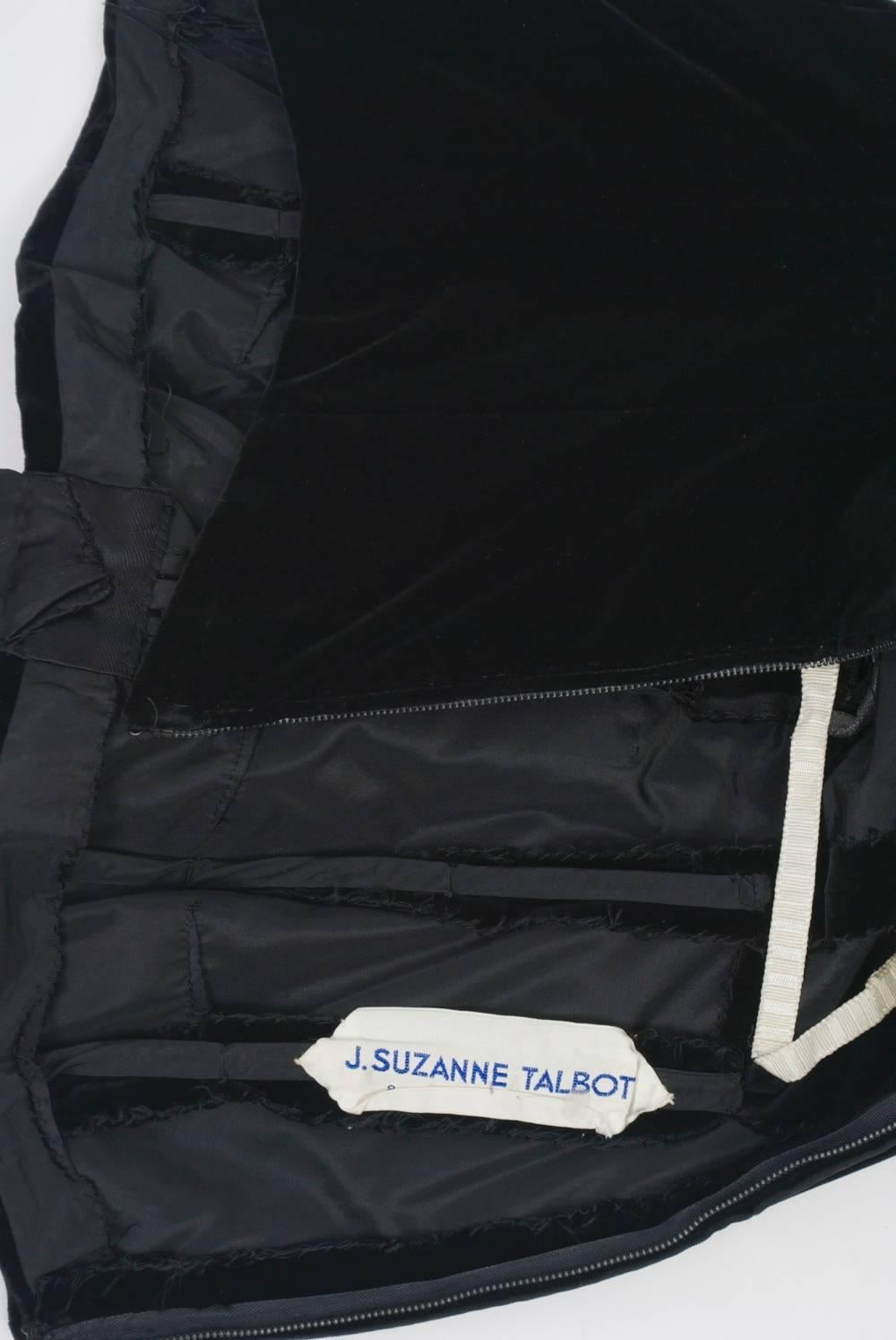 Vestido Halter de Terciopelo Suzanne Talbot en venta 5