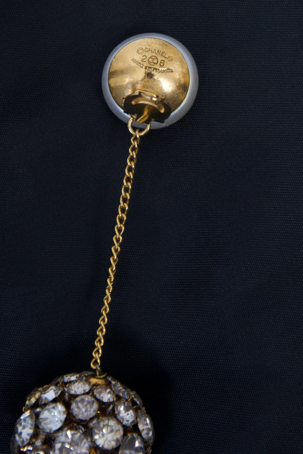 1992 Chanel Mabe Orecchini a goccia con perle e strass Ball in vendita 4