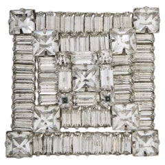 Broche carrée ornée de strass, Weiss, vers les années 1960