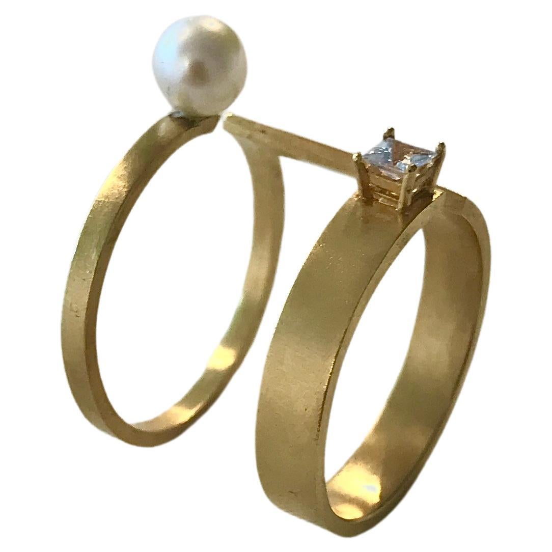 Princess Cut White Sapphires Freshwater Pearl 18-Karat Yellow Gold Open Line Fine Ring For Sale