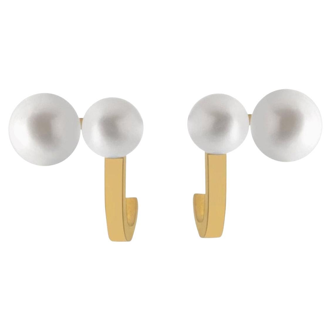 Unfinishing Line collection exudes minimalism and precision with its smooth lines and angles. 
Detailed with a curved structure and two freshwater pearls. 
Curve Double Pearls Earrings is stylish to be paired with any outfit. 

Each piece is