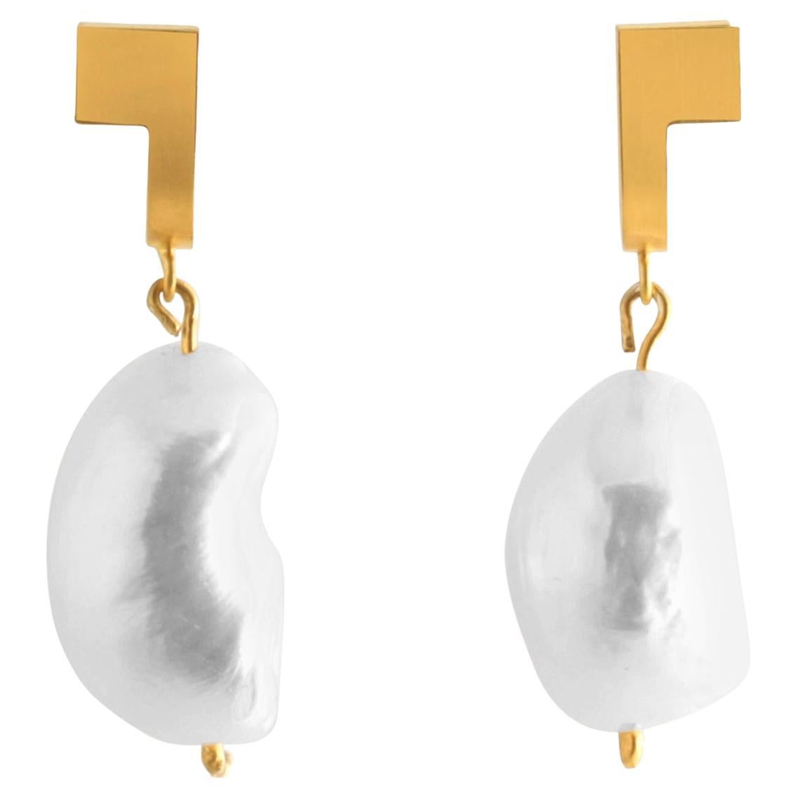 18-Karat Yellow Gold Baroque Pearl Dropping Earrings For Sale