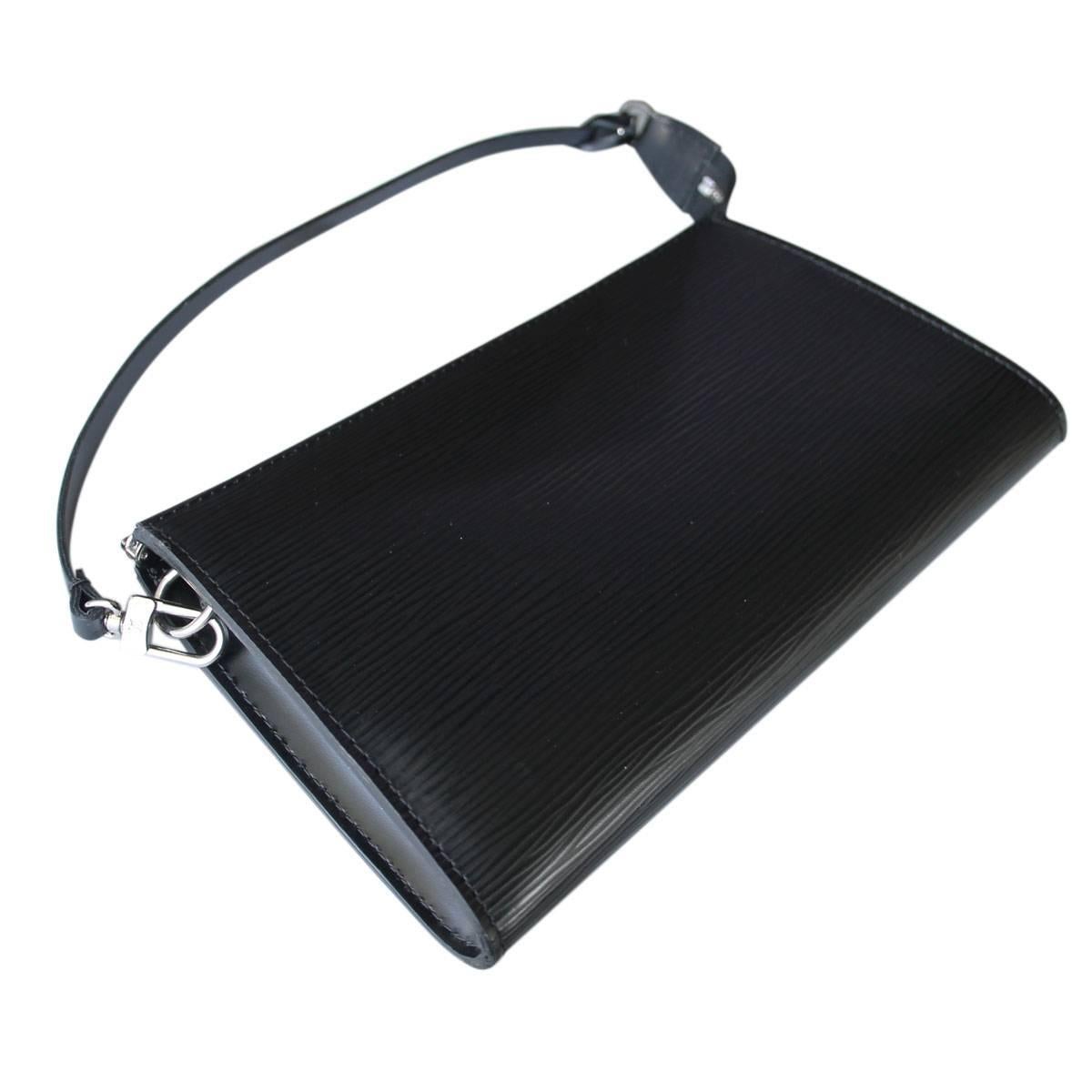 Louis Vuitton Black Epi Pochette Clutch Handbag in Box with dust bag In Excellent Condition In Boca Raton, FL