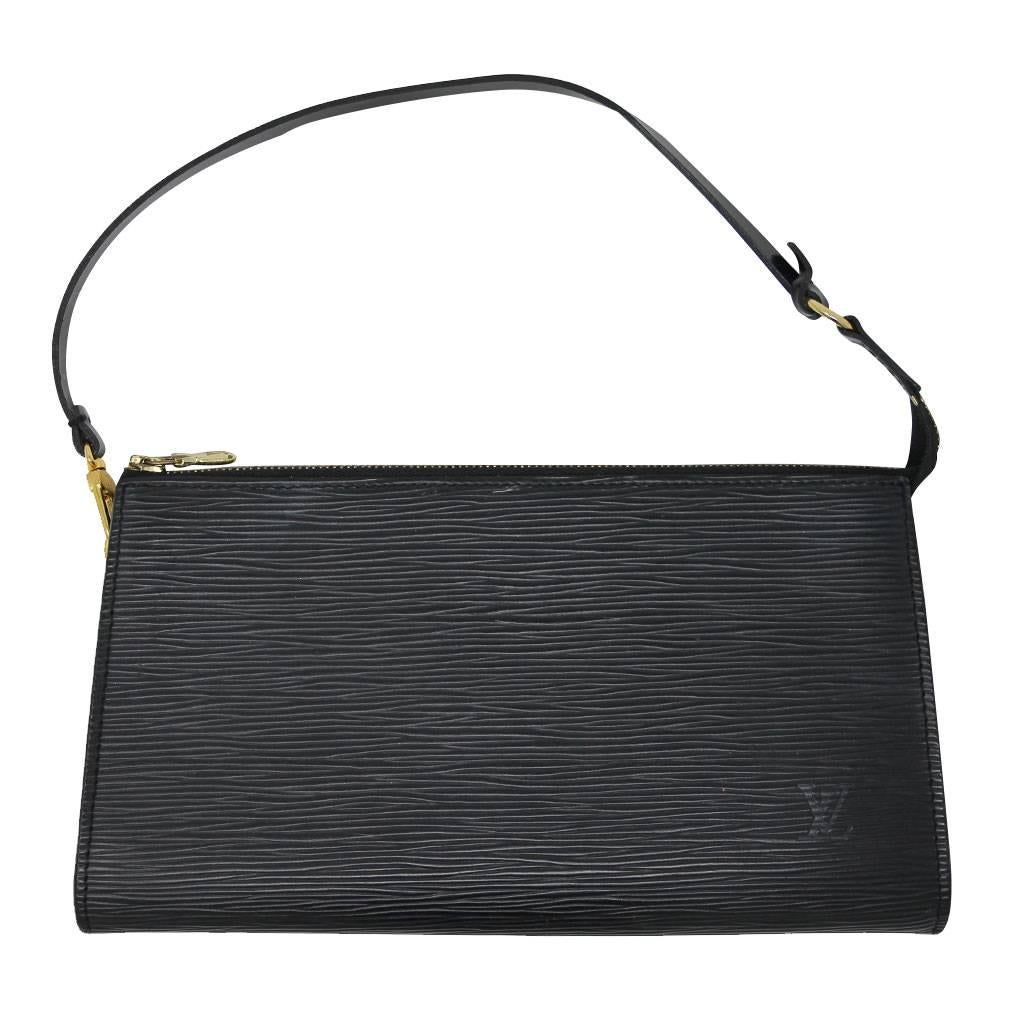 Louis Vuitton Black Epi Leather Pochette Handbag In Good Condition In Boca Raton, FL