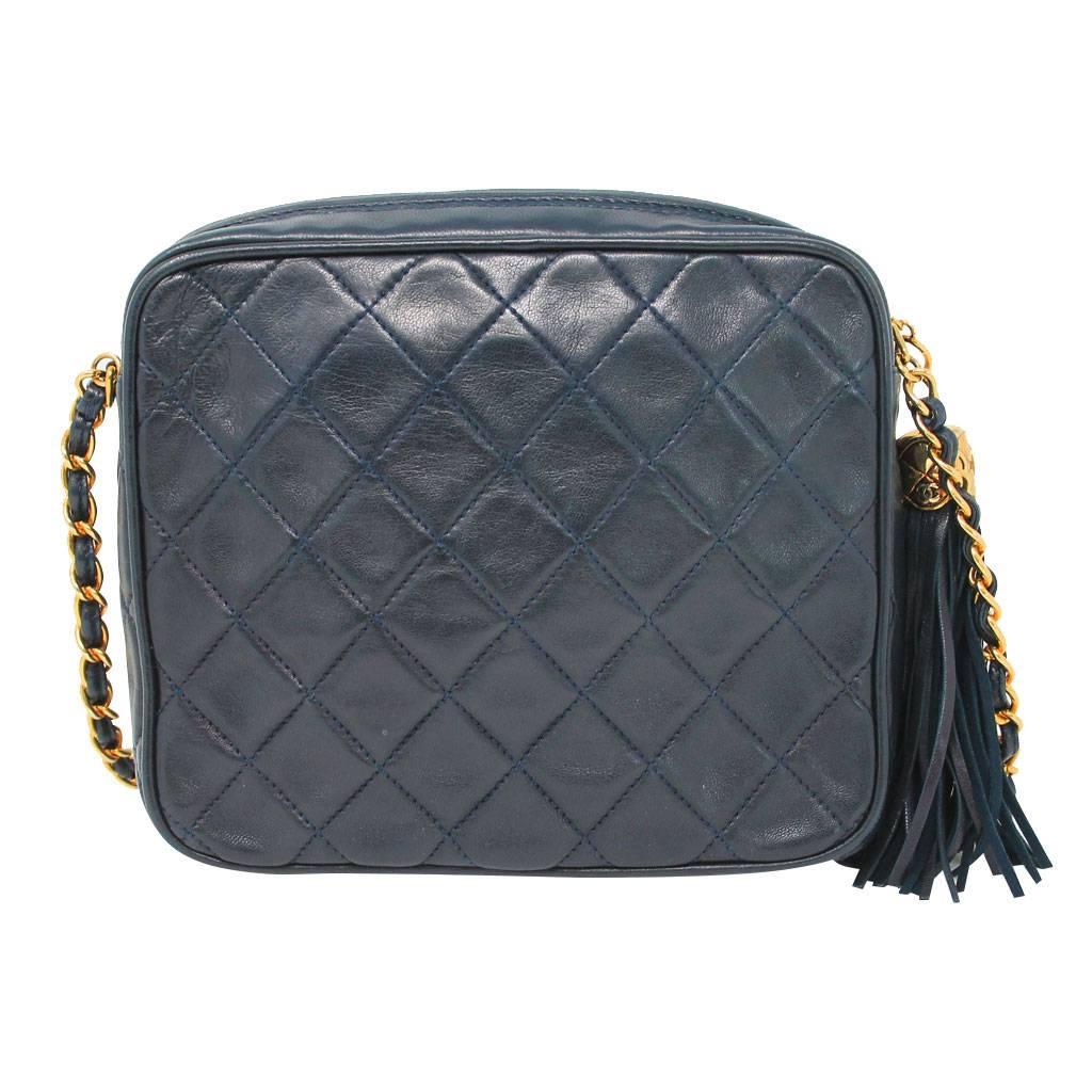 Brand: Chanel
Handles: Navy Lambskin Braided with Gold Chain
Drop: 17