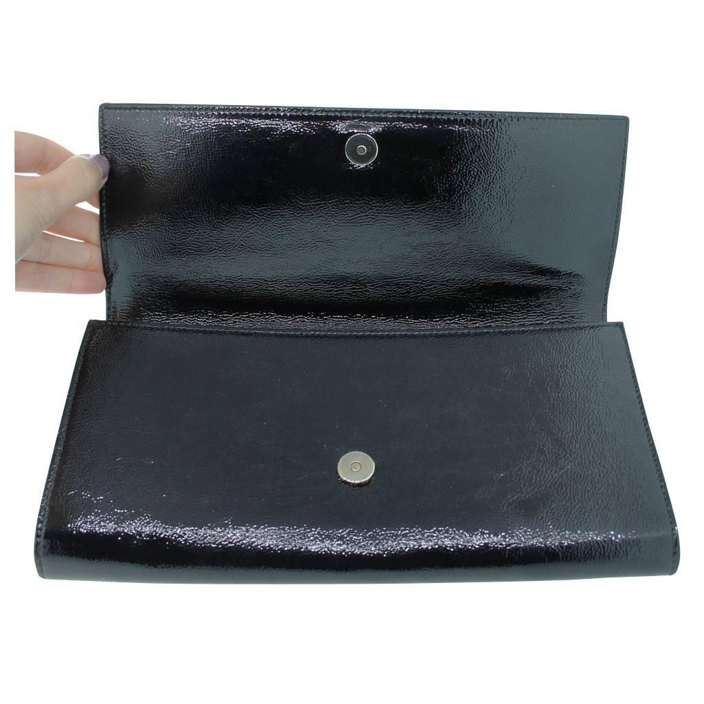 YSL Yves Saint Laurent Belle De Jour Black Patent Leather Clutch In Good Condition In Boca Raton, FL