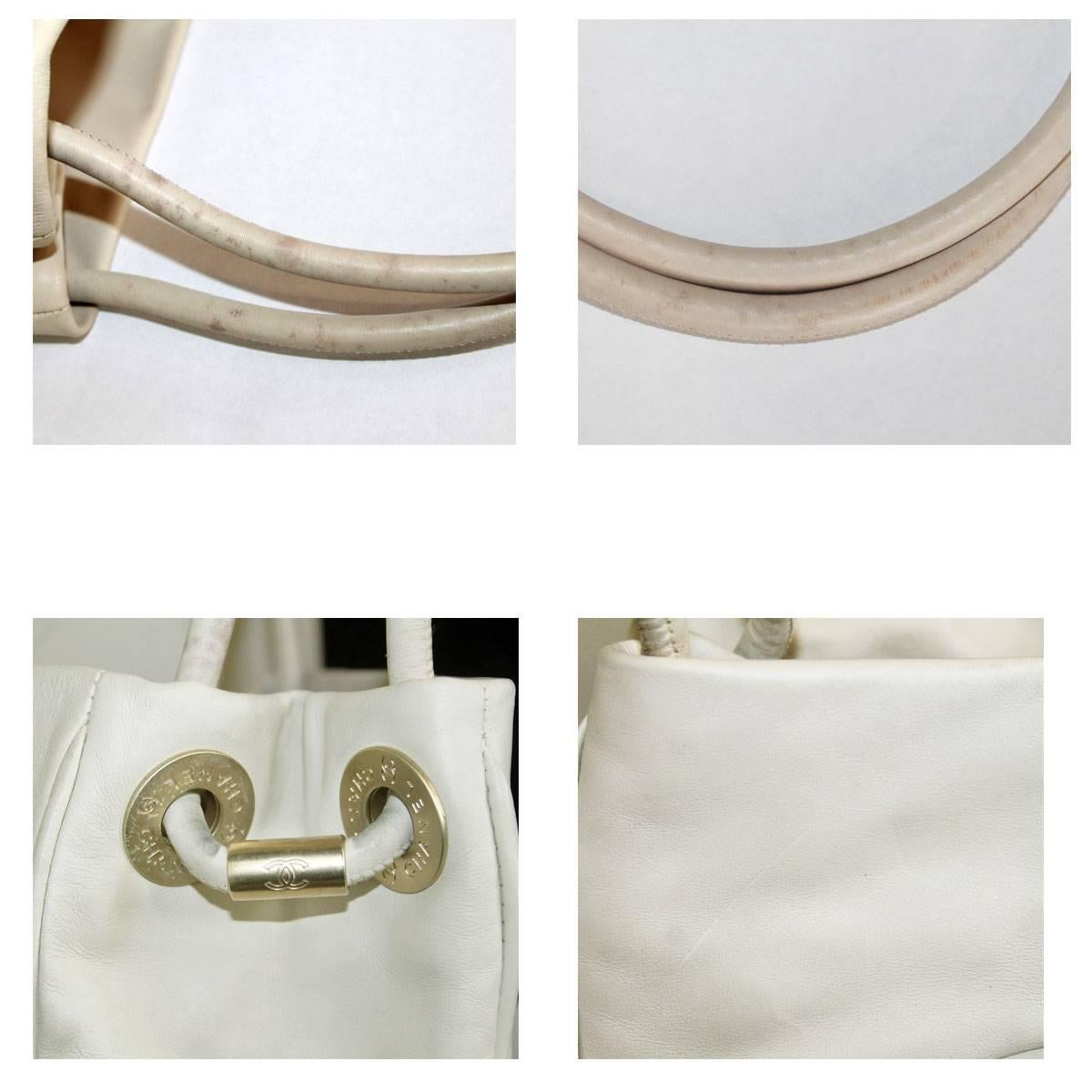 Chanel Tote Bag aus braunem und weißem Lammfell mit Camillia-Blumen Logo 1